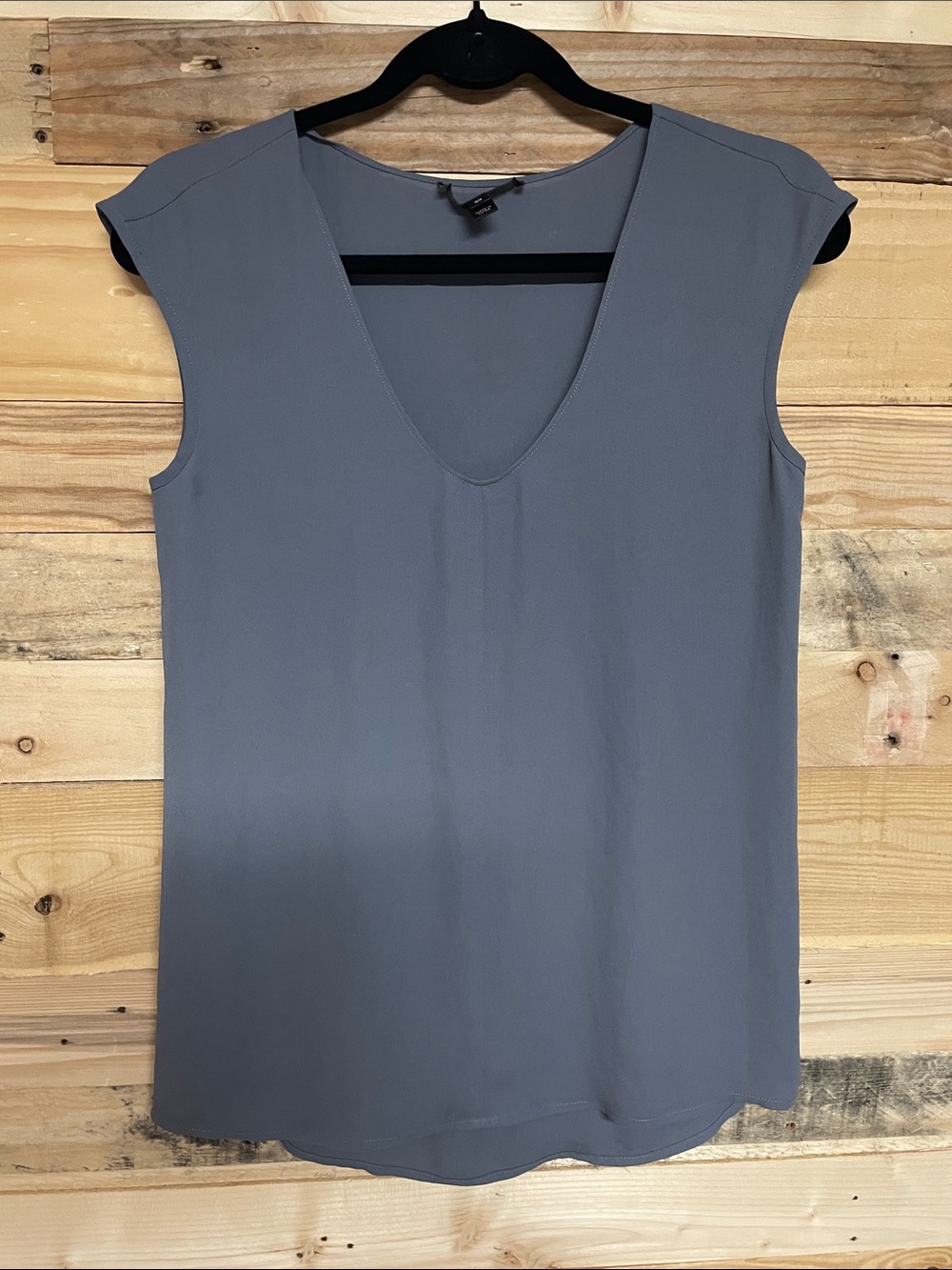 J. Crew size 00 Gray V-Neck Sleeveless Silk Lightweight Relaxed Fit Blouse Top
